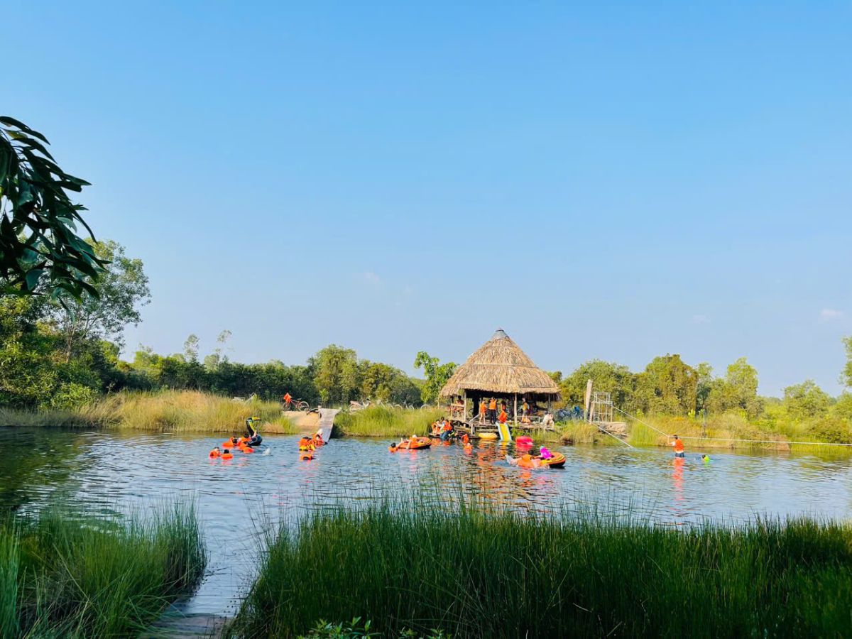 Du khách nên đến Cánh Đồng Bất Tận vào mùa khô hoặc mùa nước nổi.
