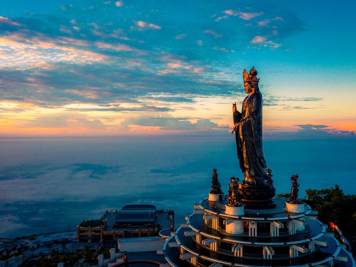 Tham quan quần thể du lịch nghỉ dưỡng Sun World Ba Den Mountain trong hành trình khám phá Tây Ninh.