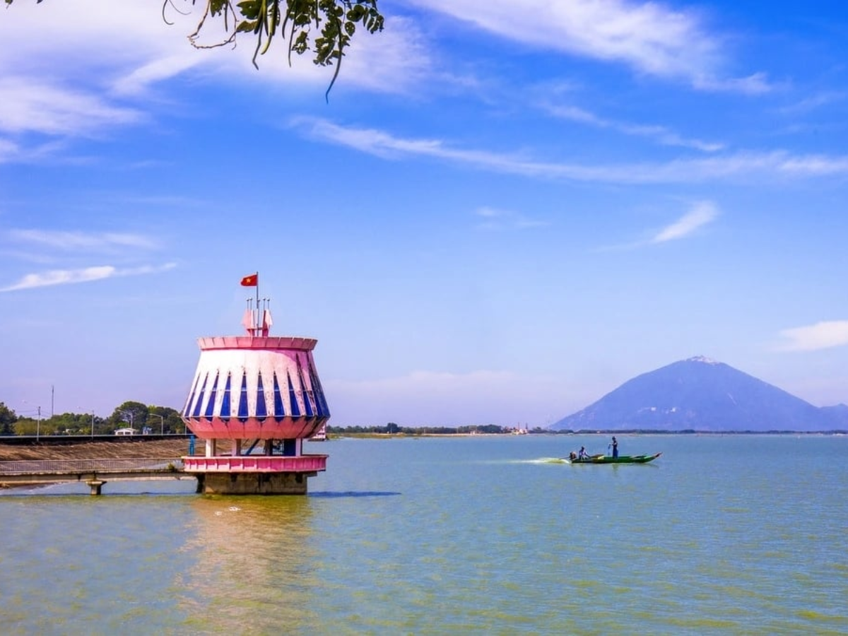 Hồ Dầu Tiếng phù hợp cho picnic, chụp ảnh