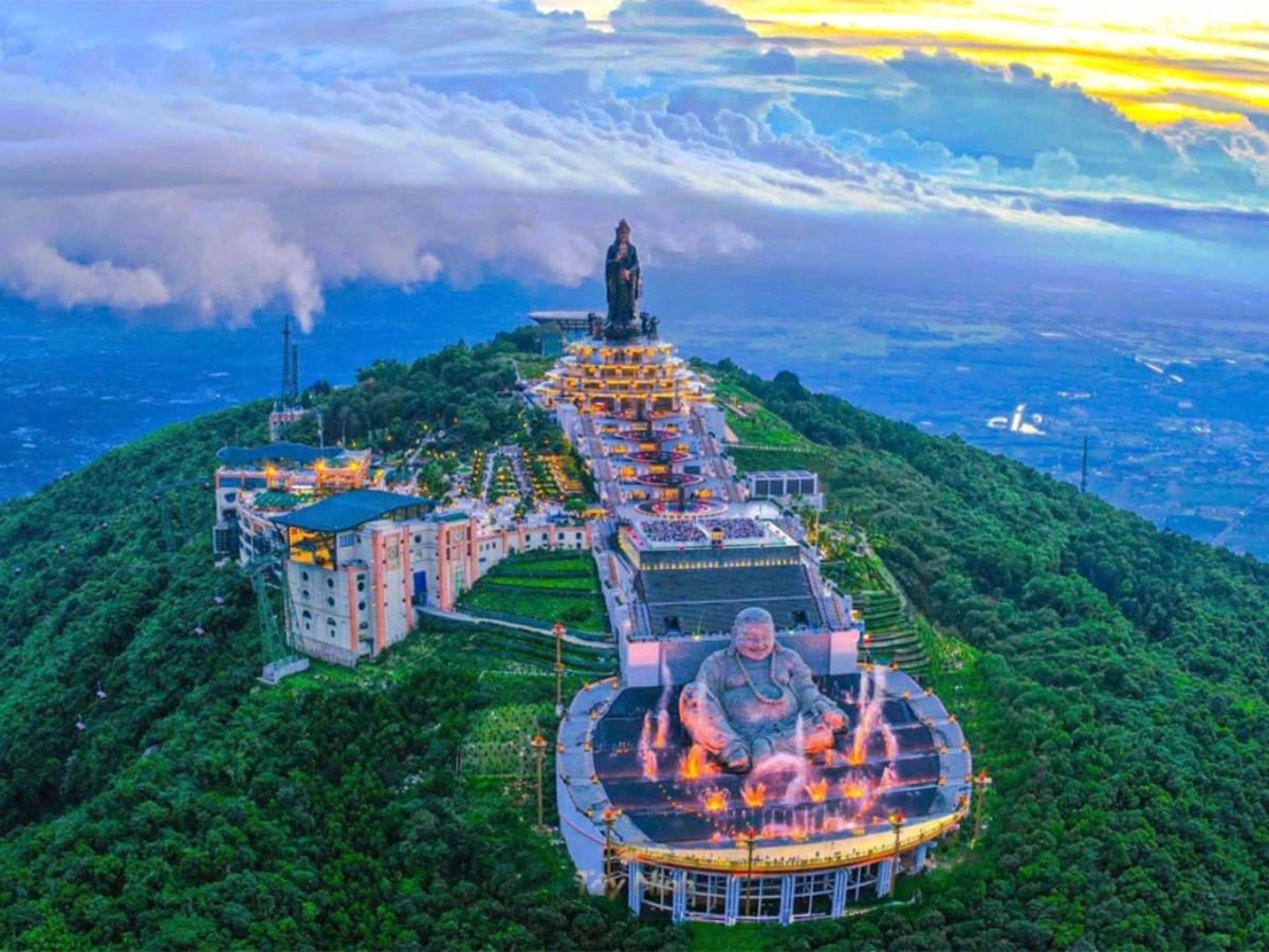 Núi Bà Đen vừa có cảnh quan, vừa có chiều sâu tín ngưỡng
