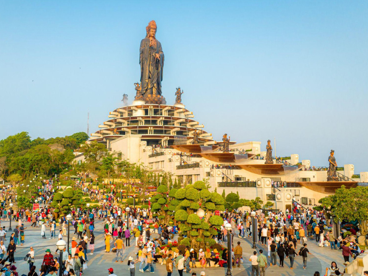 Sun World Ba Den Mountain là nơi hội tụ hài hòa giữa cảnh quan thiên nhiên và giá trị Phật giáo