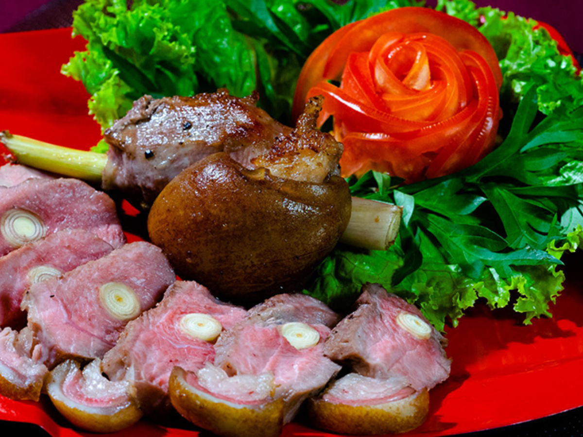 Bò tơ gần Núi Bà Đen cũng được nhiều du khách yêu thích