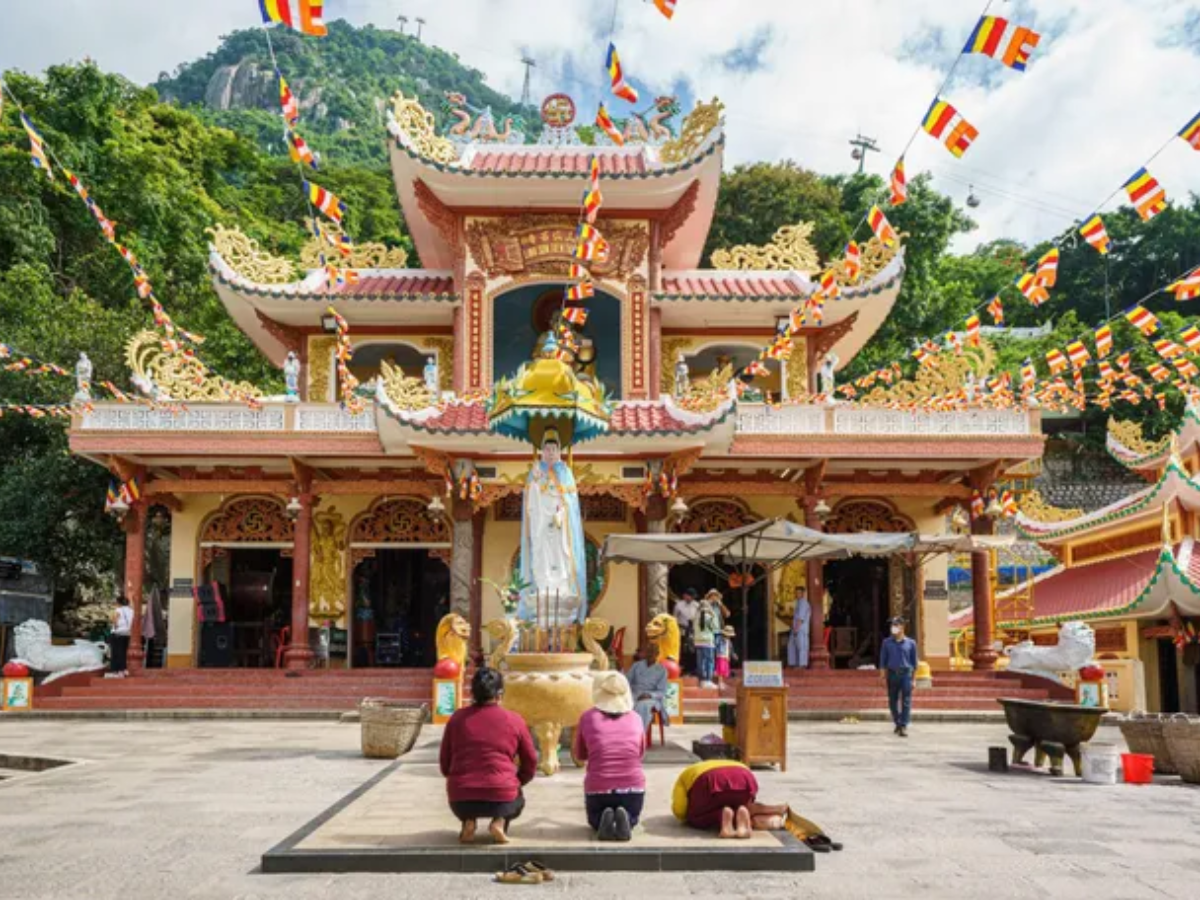 Lễ Vía Bà Linh Sơn Thánh Mẫu mang đậm yếu tố tín ngưỡng dân gian