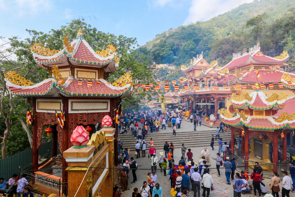 Tourists visit Ba Den Pagoda and the sacred pagoda complex at Ba Den Mountain