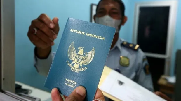 Tourists should carefully check important documents before their trip