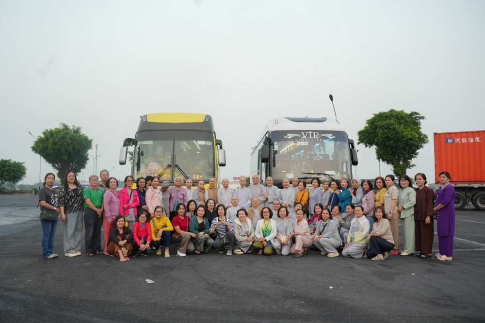 Tourists often choose to travel by bus from Ho Chi Minh City to Tay Ninh