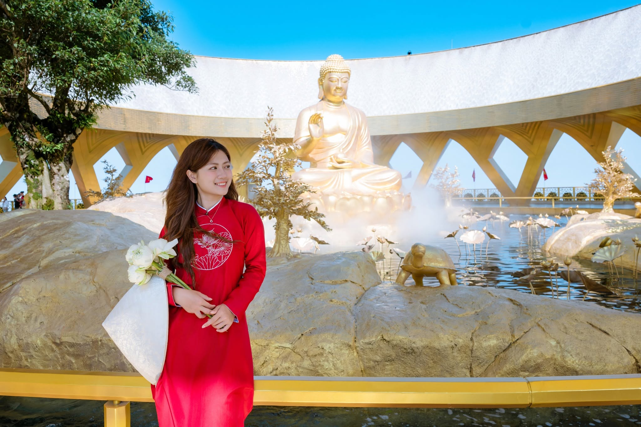 Tourists takes commemorative photos at the Udumbara Garden