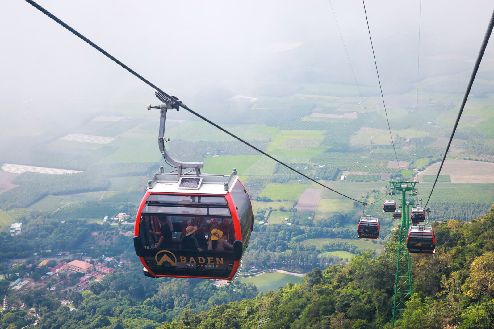 Visitors have the opportunity to admire the vast panoramic view of Tay Ninh from the cable car