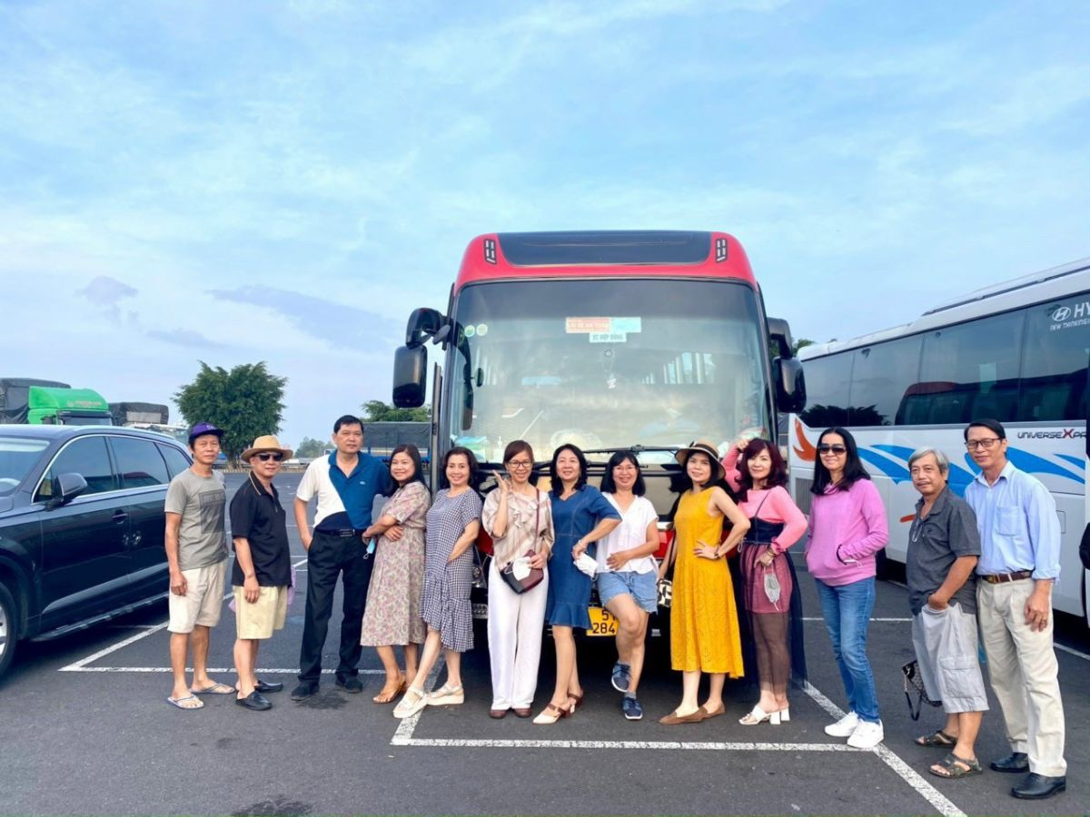 Tourists often choose buses to travel from Ho Chi Minh City to Tay Ninh