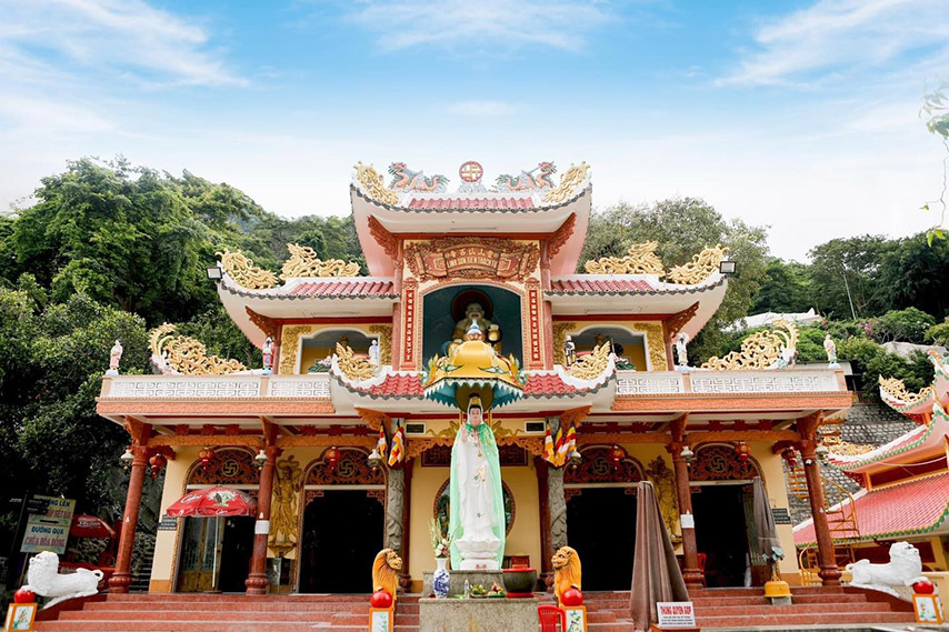 Không gian linh thiêng tại Chùa Bà