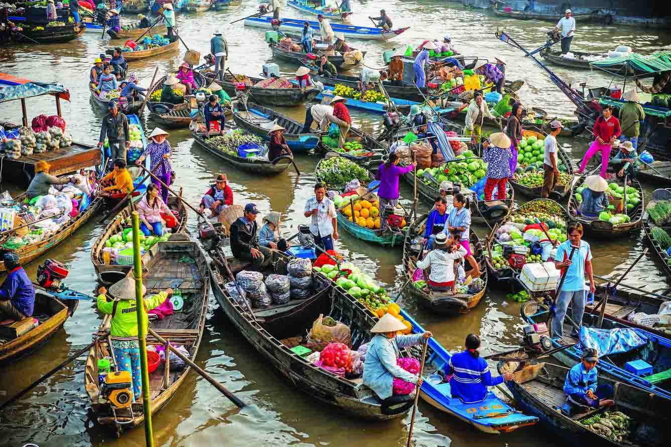 Khung cảnh sôi động tại chợ nổi Cái Răng