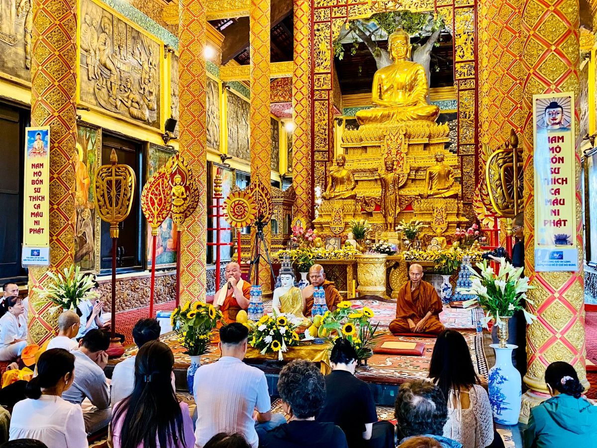 Cầu mong gia đạo bình an và đời sống hướng thiện. (Nguồn: Sưu tầm)