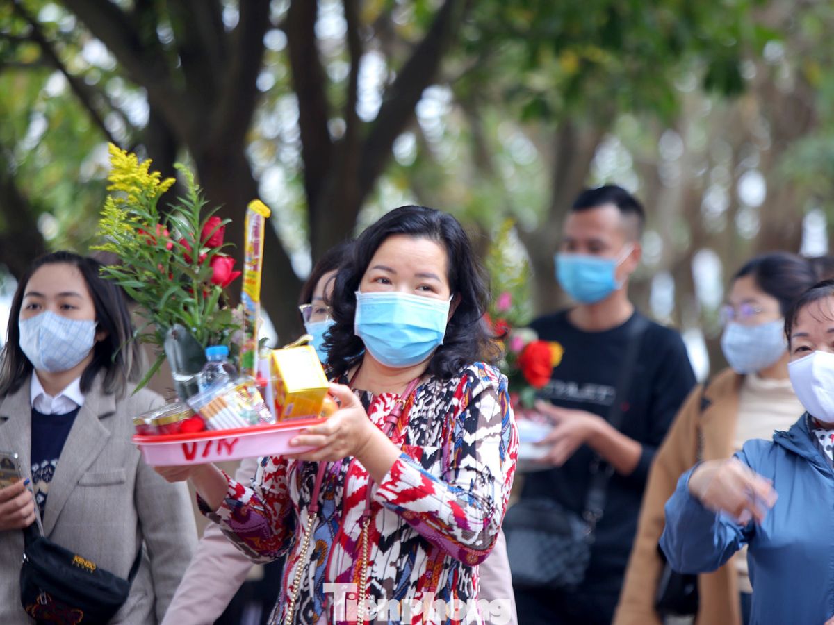 Đi lễ không chỉ cầu nguyện mà còn gìn giữ truyền thống. (Nguồn: Sưu tầm)