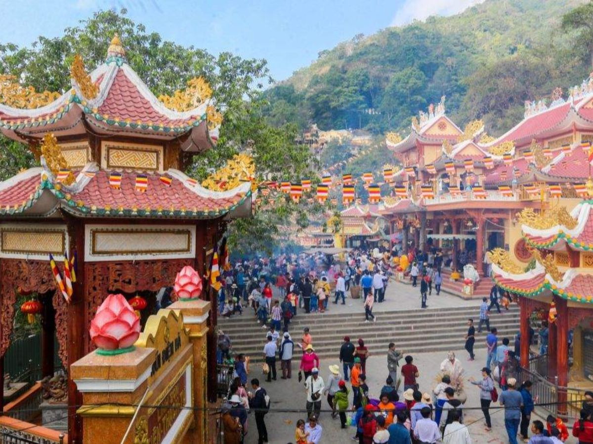 Chốn cửa Phật lưu giữ giá trị tín ngưỡng và đạo lý của người Việt. (Nguồn: Sưu tầm)