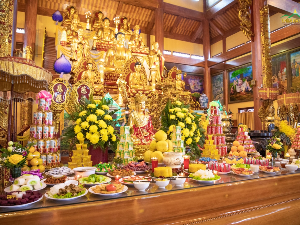 Lễ vật cúng cầu siêu không cần quá đắt đỏ, linh đình mà quan trong là thành tâm của gia chủ. (Nguồn: Sưu tầm)