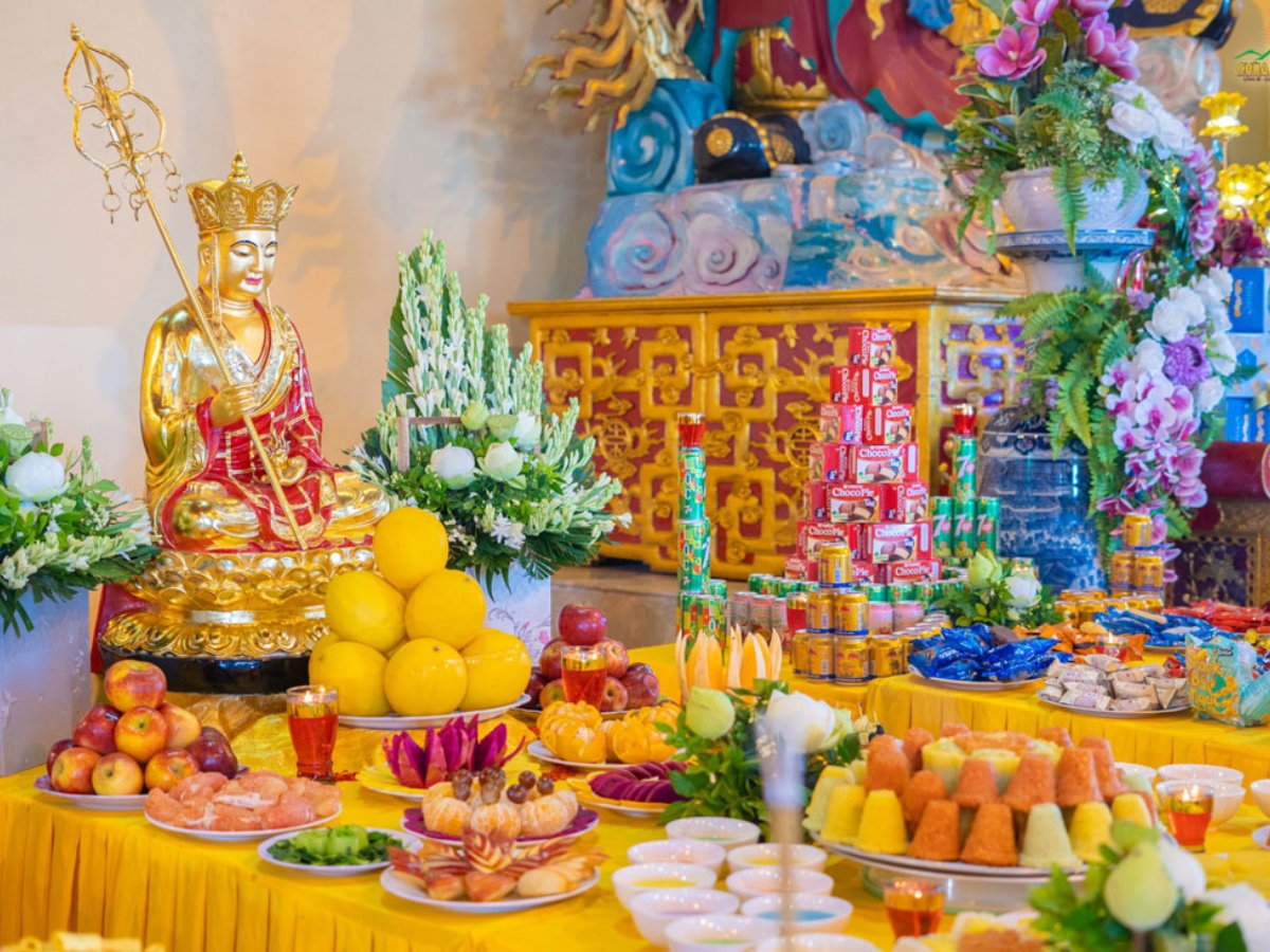Vật phẩm dâng lễ cầu siêu cần đảm bảo thanh tịnh. (Nguồn: Sưu tầm)
