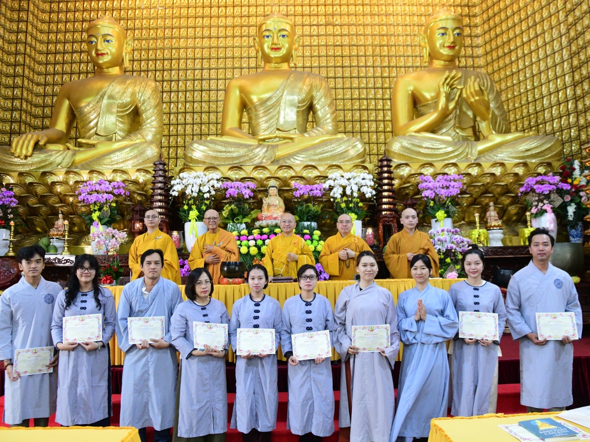 Quy y Tam Bảo giúp người Phật tử quy y sống hướng thiện và tỉnh thức. (Nguồn: Sưu tầm)