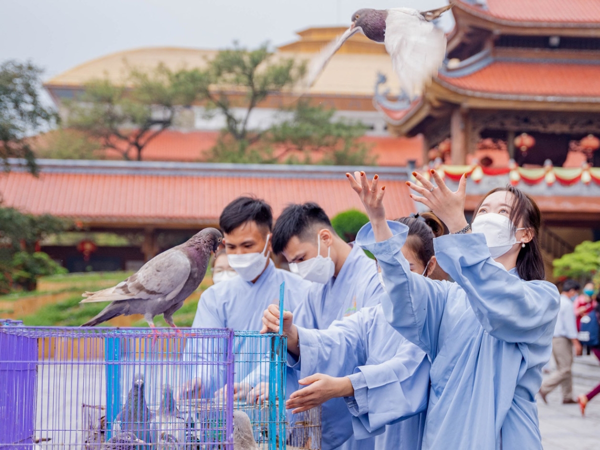Lễ phóng sinh giúp con người nuôi dưỡng lòng từ bi và tâm hướng thiện. (Nguồn: Sưu tầm)