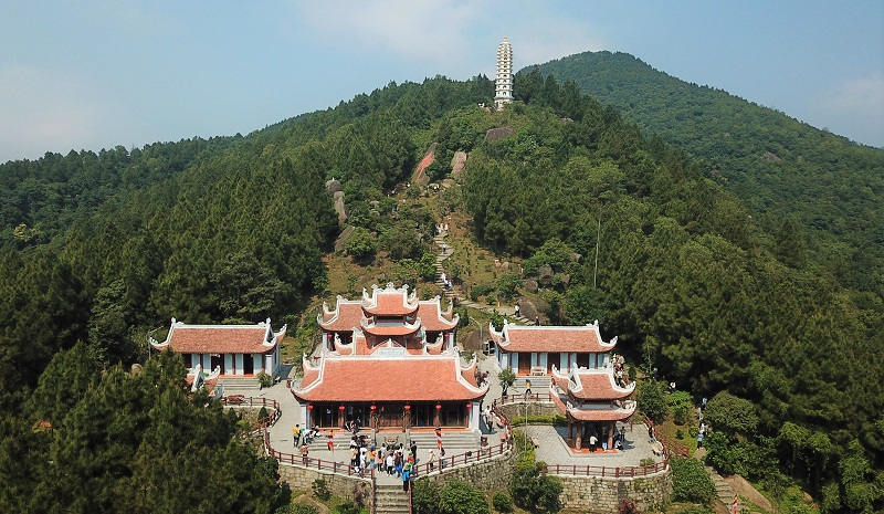 Chùa Hương là điểm tâm linh kết hợp hài hòa giữa tín ngưỡng Phật giáo và cảnh sắc thiên nhiên (Nguồn: Sưu tầm)