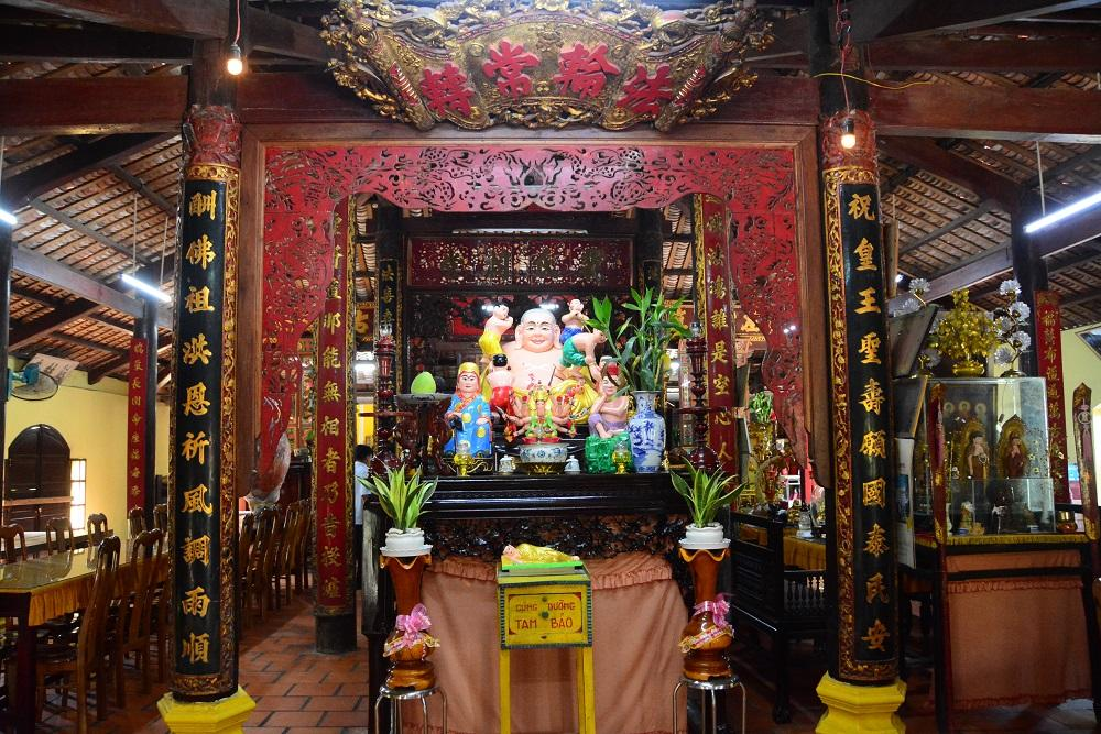 Chánh điện là công trình trung tâm của chùa, nơi thờ Phật Thích Ca Mâu Ni và các vị Bồ Tát. (Nguồn: Sưu tầm)