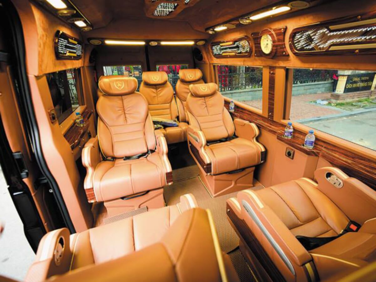Du khách di chuyển đến Tây Ninh tiện lợi bằng xe Limousine. (Nguồn: Sưu tầm)