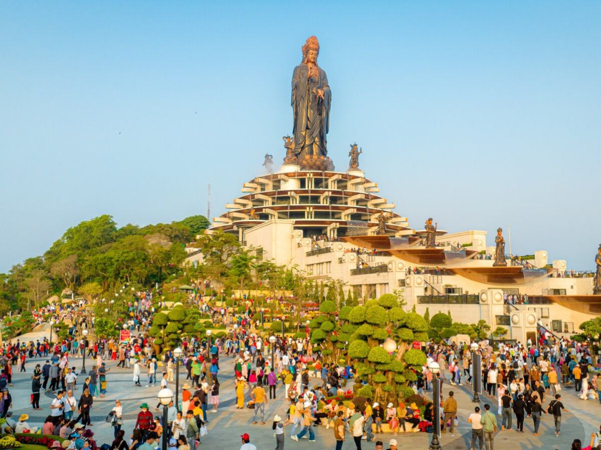 Núi Bà Đen thu hút nhiều du khách dịp 2/9 với không gian tâm linh đặc sắc trên đỉnh núi. (Nguồn: Sưu tầm)
