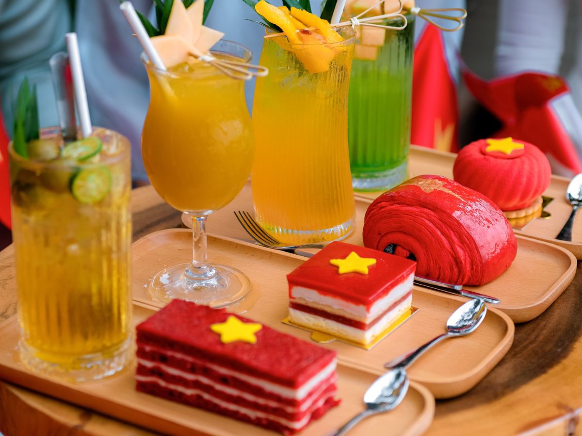 Các món bánh và nước giải nhiệt nhiều màu sắc cho chuyến đi mùa hè.