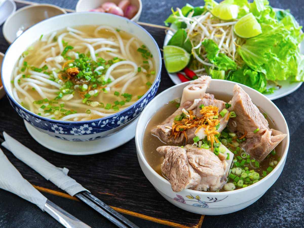 Bò tơ và bánh canh Tây Ninh dành cho bữa tối sau chuyến tham quan.
