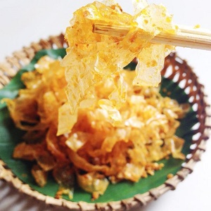 Bánh tráng sa tế có hương vị thơm ngon thu hút mọi du khách trẻ. (Nguồn: Sưu tầm)