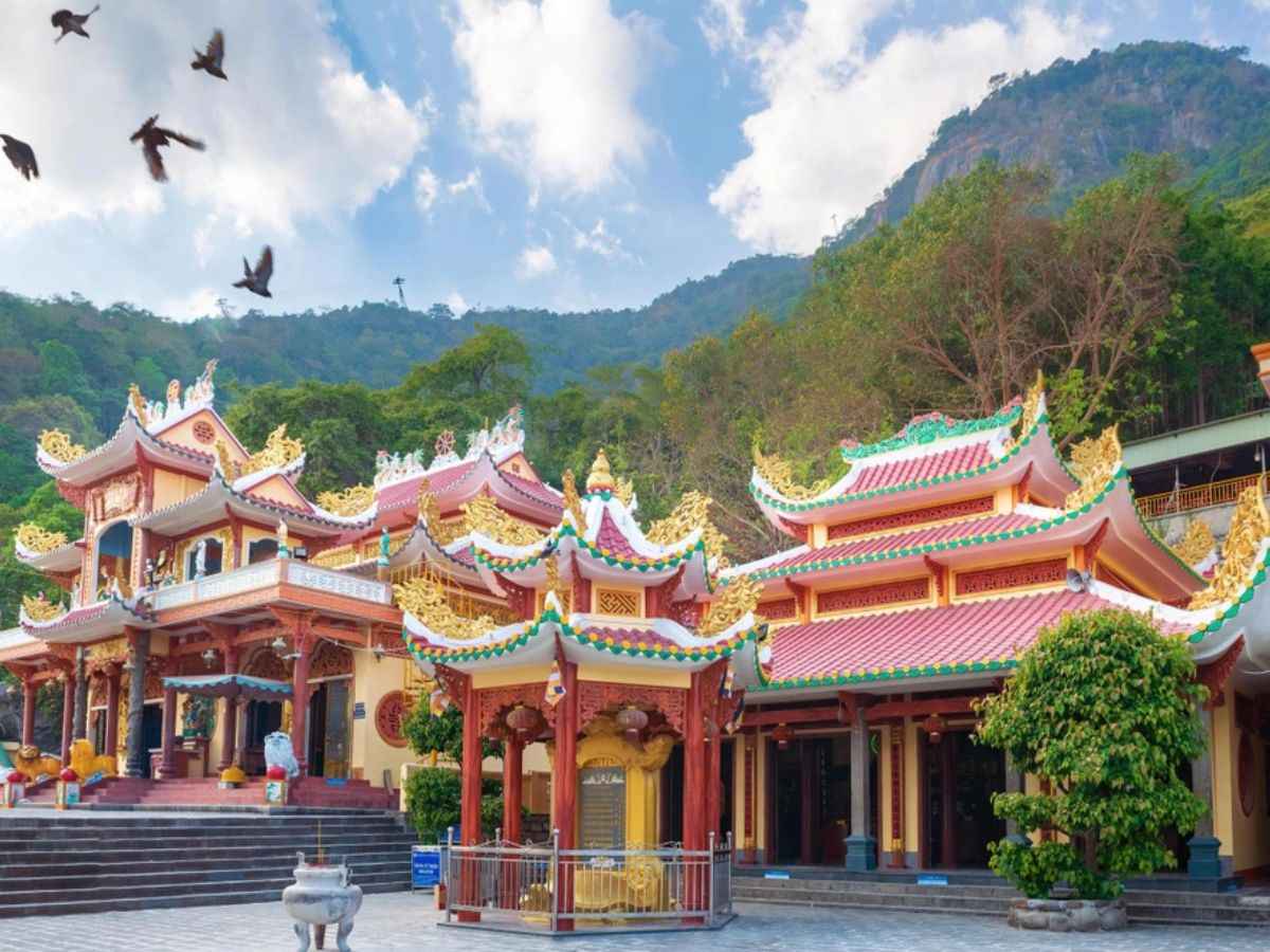 Toàn cảnh khu vực Điện Bà Linh Sơn Thánh Mẫu. (Nguồn: Sưu tầm)
