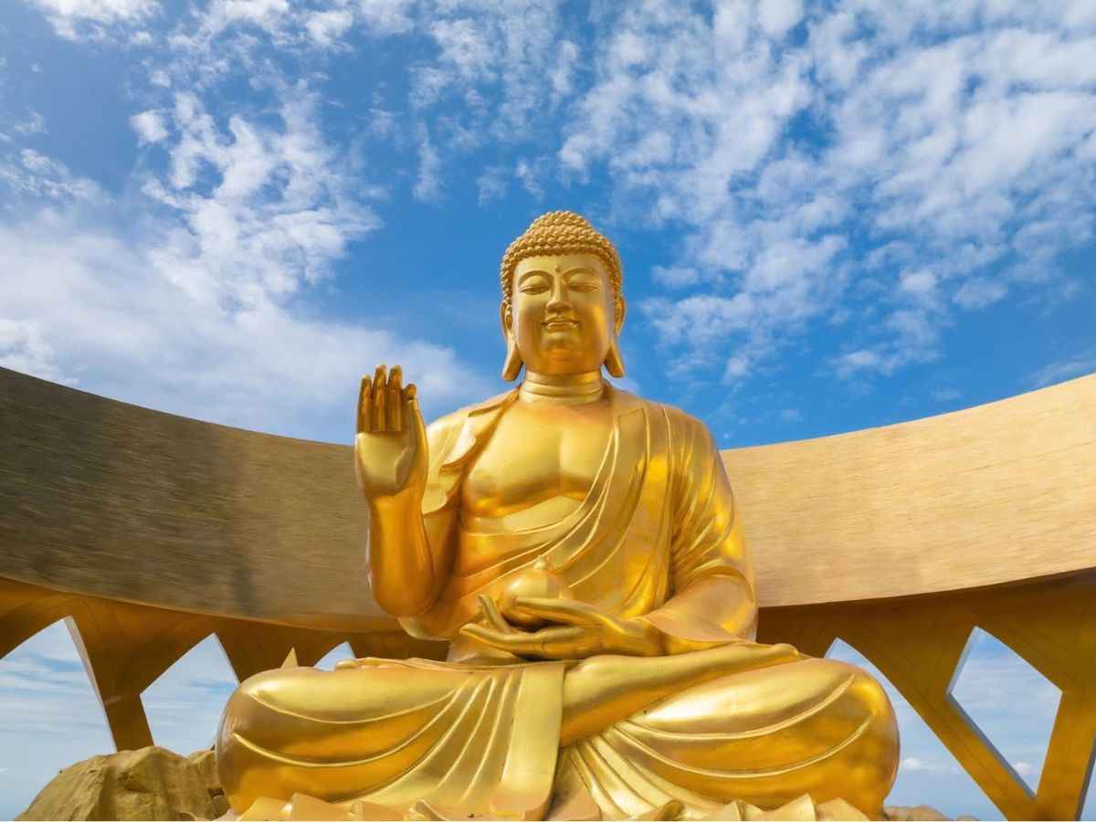 Cận cảnh tôn tượng Đức Phật Câu Na Hàm Mâu Ni. (Nguồn: Sưu tầm)