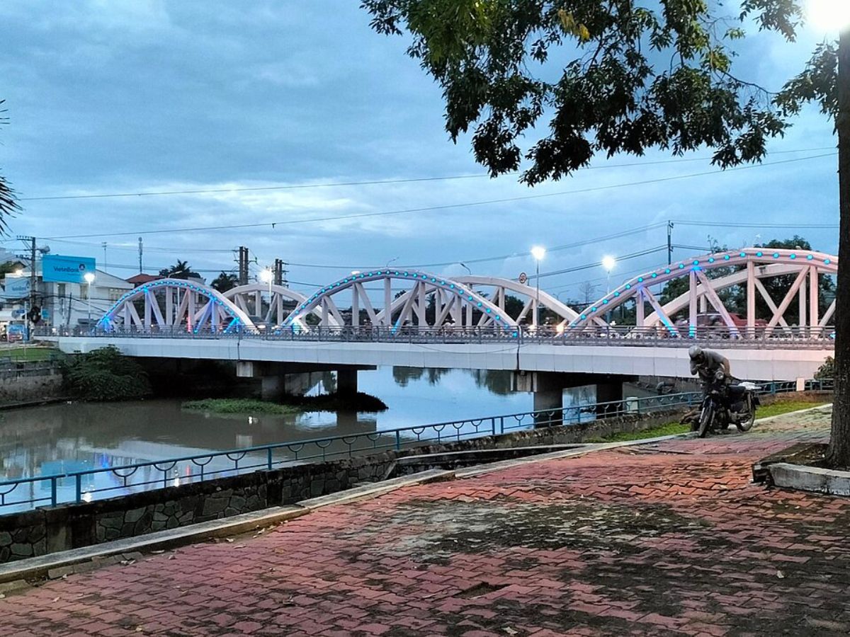 Hiện trạng cầu Quan hiện nay hiện đại hơn và vẫn giữ được giá trị lịch sử. (Nguồn: Sưu tầm)