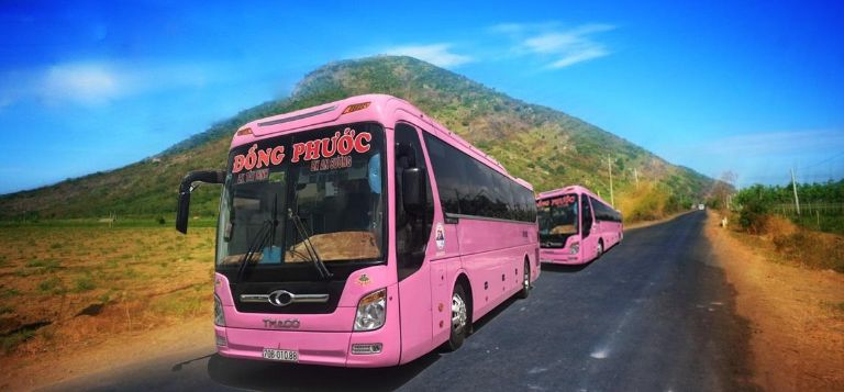 Xe khách là lựa chọn giúp du khách an tâm và thư giãn suốt hành trình di chuyển. (Nguồn: Sưu tầm)