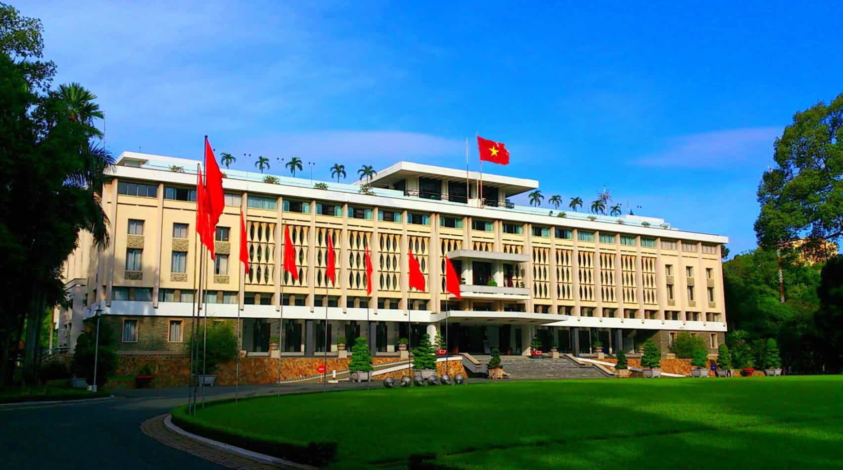Khám phá công trình lịch sử nổi tiếng giữa trung tâm TPHCM.