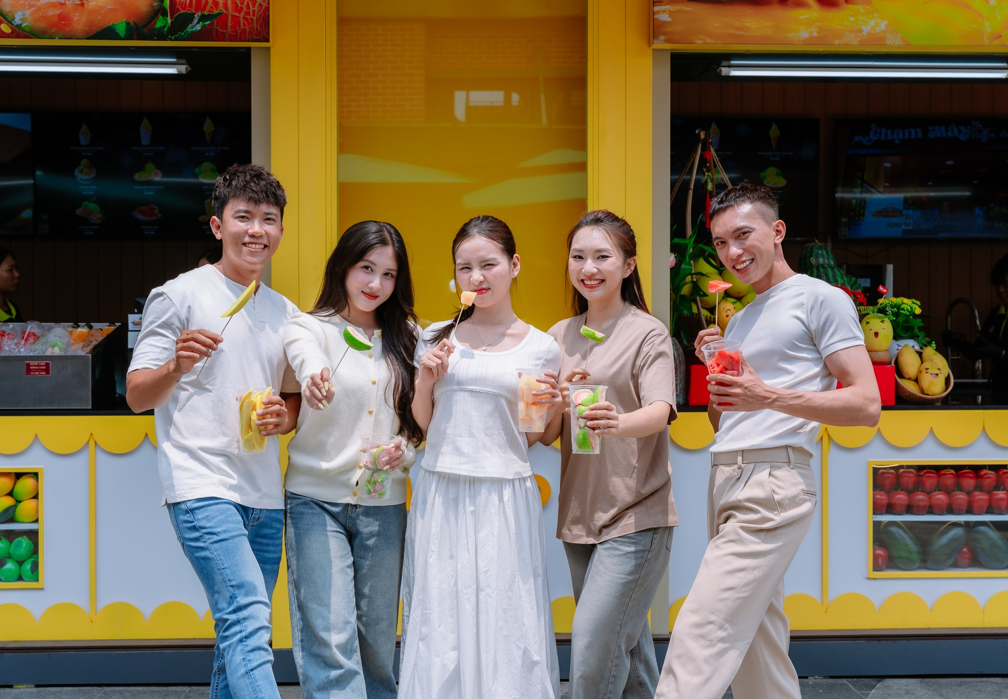 Du khách có thể trải nghiệm đa dạng các món ăn tại núi Bà Đen