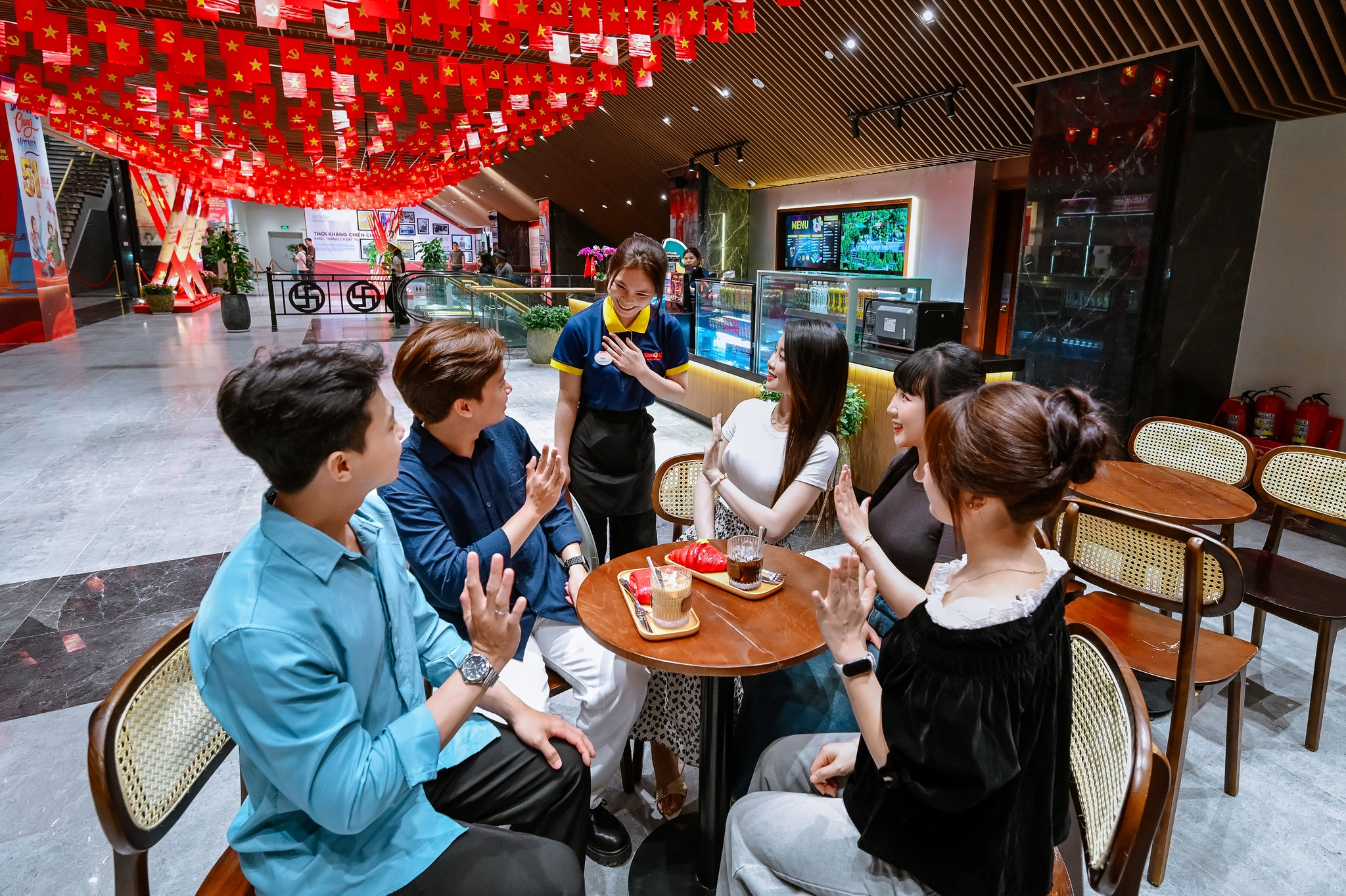 Du khách nên kiểm tra kỹ thông tin trên vé trước khi thanh toán