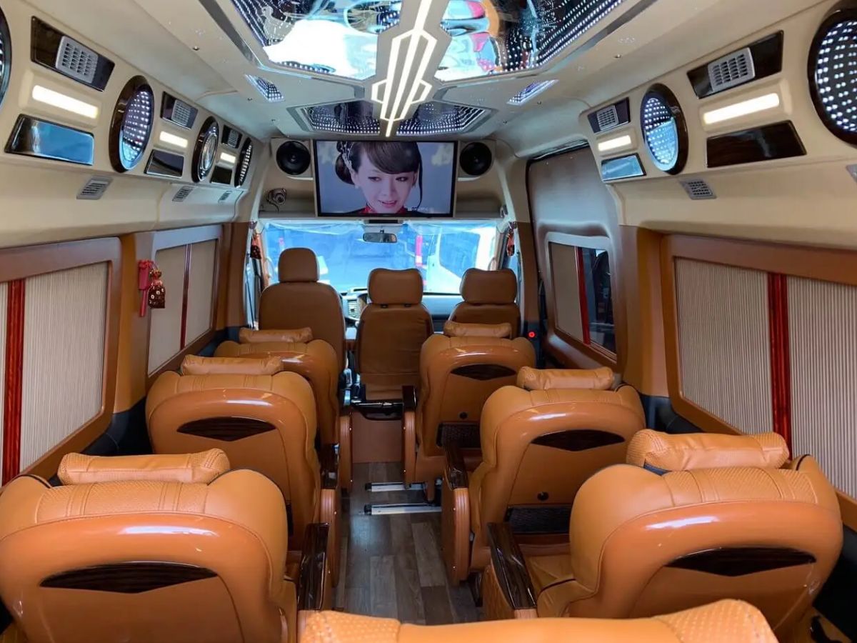 Khoang limousine rộng rãi cho chuyến TP.HCM đi Tây Ninh.