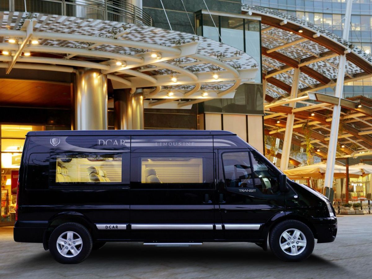 Limousine là phương tiện di chuyển nhanh chóng và tiện lợi tới Núi Bà Đen.