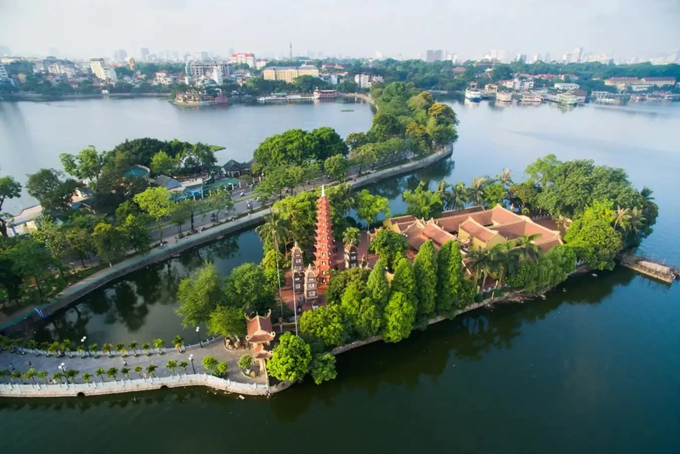 Tọa lạc đỉnh núi Bà Đen, chùa Bà là điểm tham quan nổi bật tại Tây Ninh.