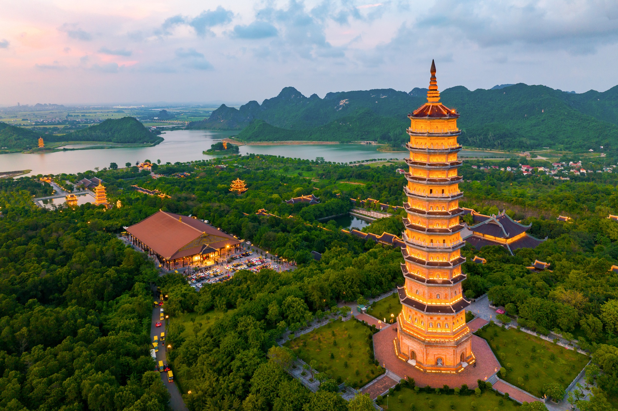 Tọa lạc đỉnh núi Bà Đen, chùa Bà là điểm tham quan nổi bật tại Tây Ninh.