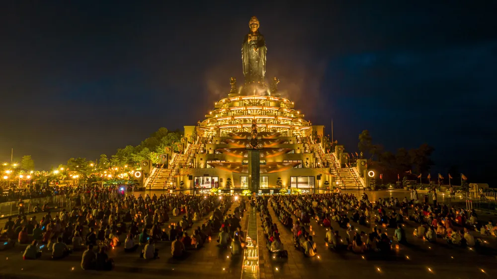 Không khí lễ hội tại đỉnh núi Bà Đen.