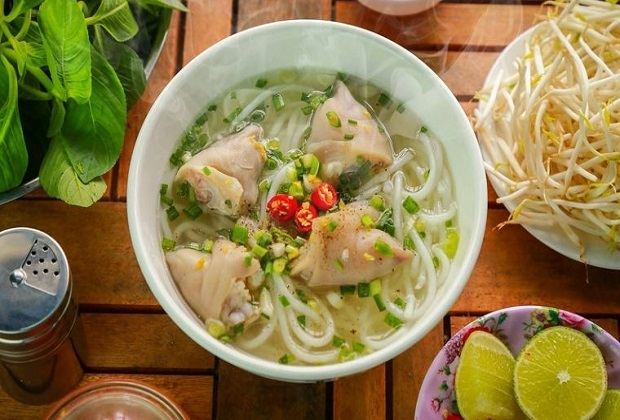 Bánh canh Trảng Bàng là ẩm thực nổi tiếng không thể bỏ lỡ khi tới Tây Ninh mùa hè
