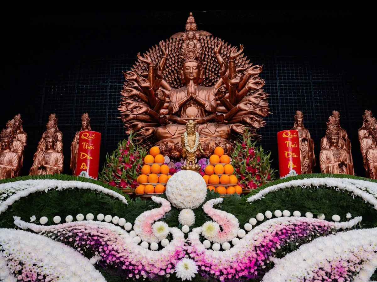 Tượng Quan Âm nghìn tay trong Trung tâm triển lãm Phật giáo