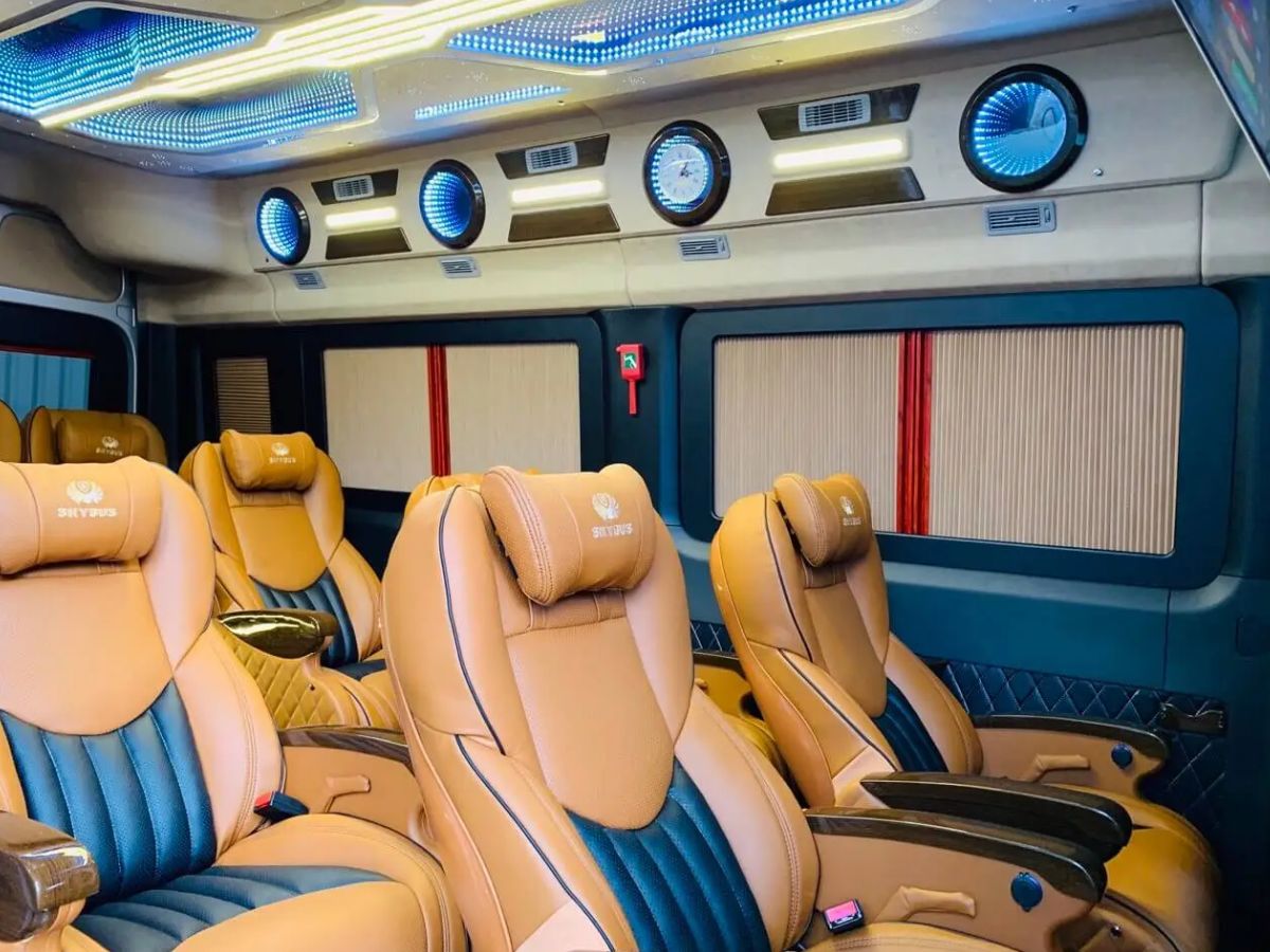 Khoang limousine tiện nghi cho chuyến đi Tây Ninh nhẹ nhàng.