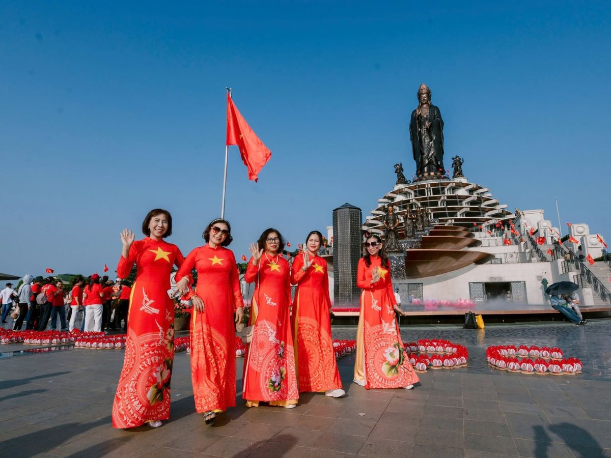 Check-in không gian và cảnh quan hùng vĩ tại Núi Bà Đen.