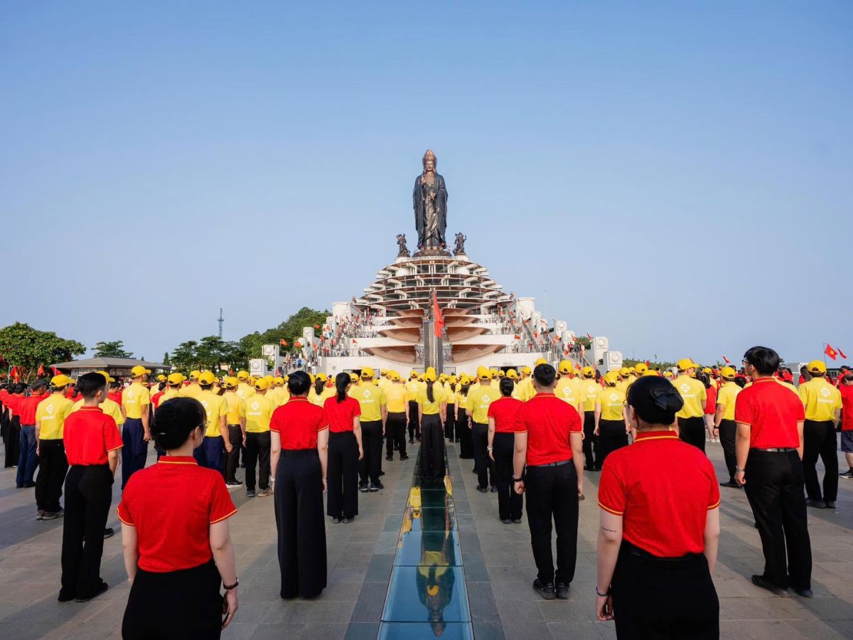Lễ chào cờ tại núi Bà Đen trong dịp Quốc Khánh.