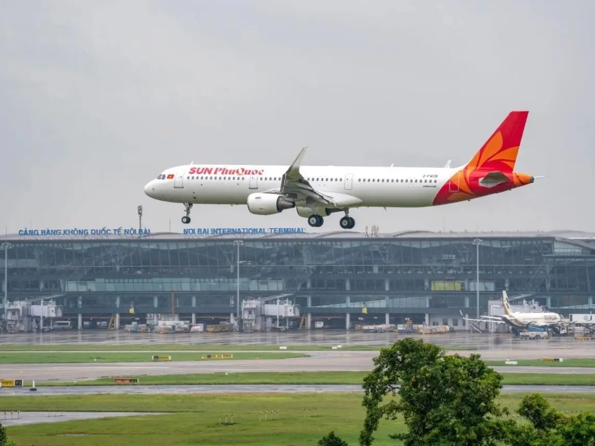 Máy bay Sun PhuQuoc Airways khởi hành từ sân bay Nội Bài đến TP.HCM.