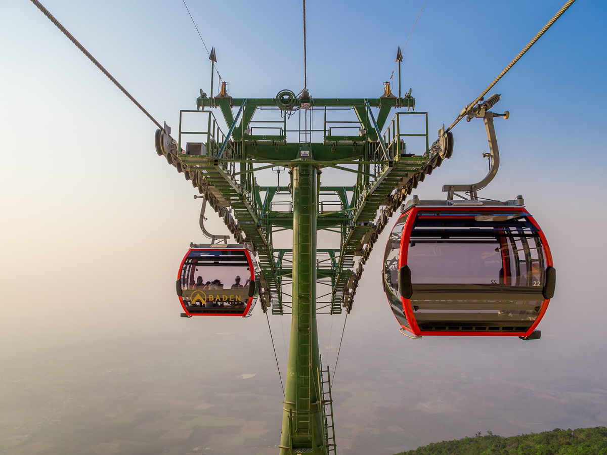 The Van Son cable car route takes visitors from the foot of the mountain to the summit.