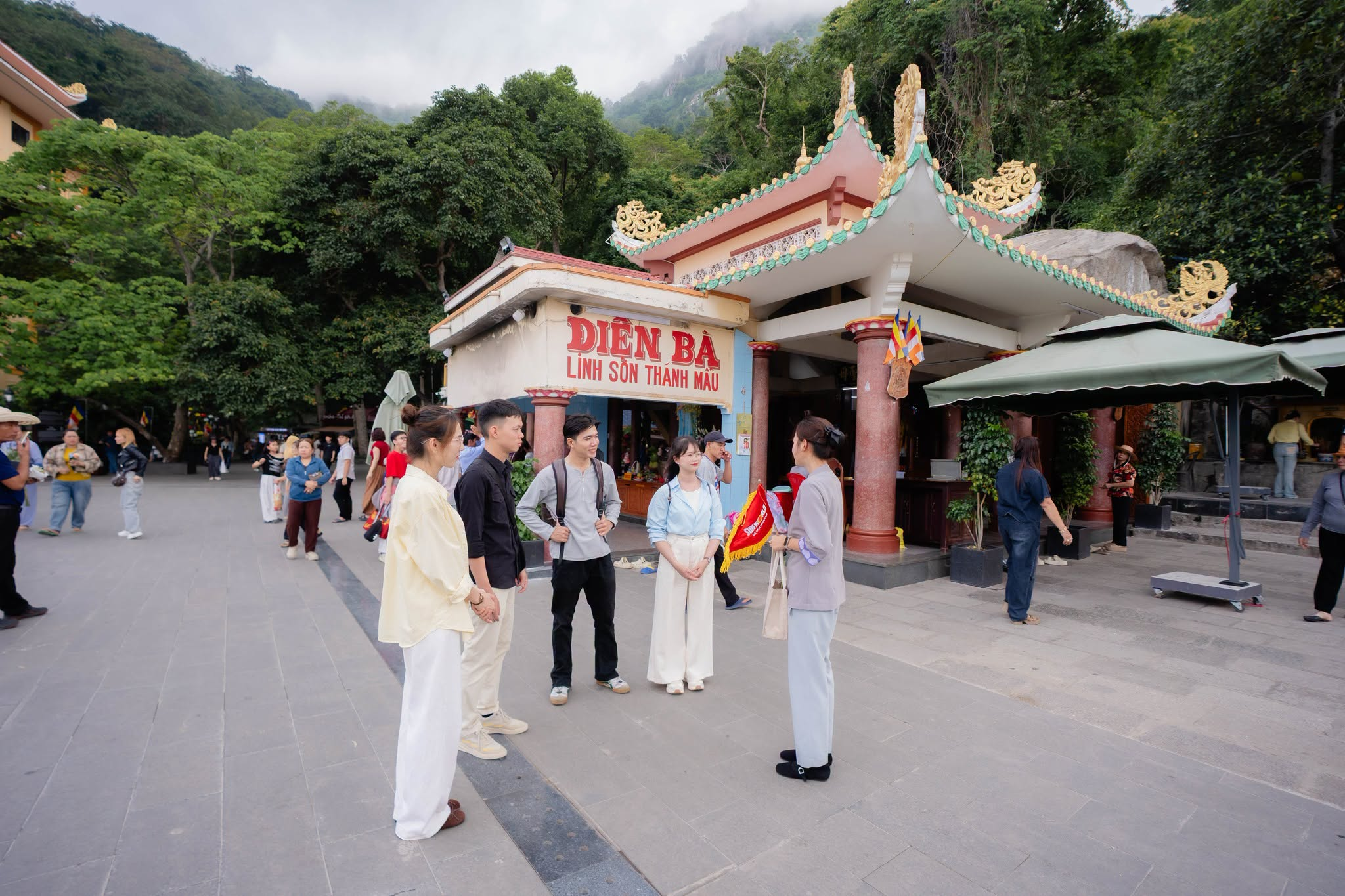 Hiring a tour guide provides tourists with more useful information about the destination