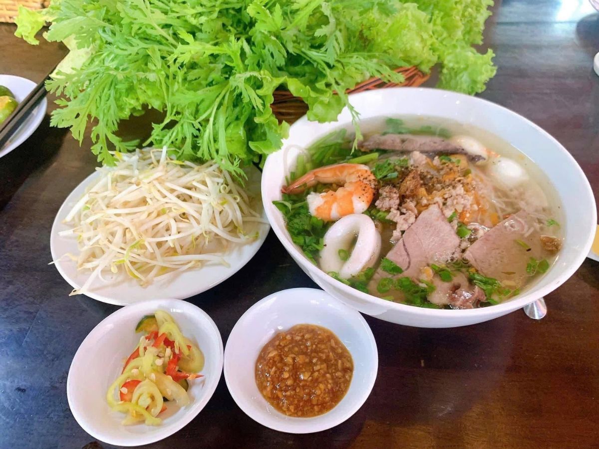 Món nước đầy đặn góp thêm lựa chọn cho bữa ăn gia đình tại quán.